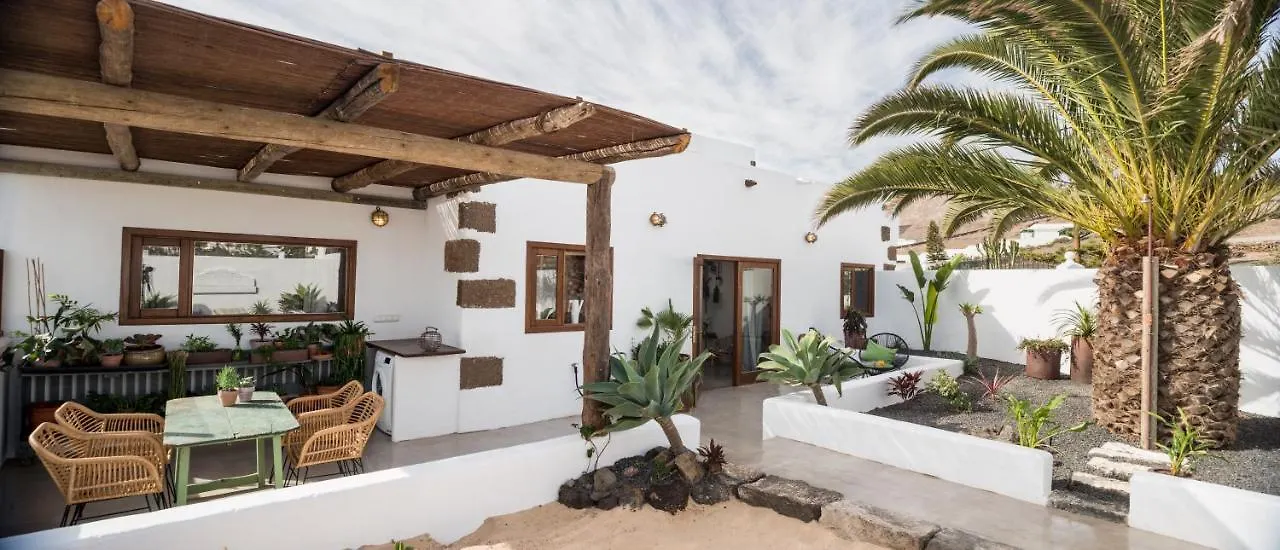 Apartment Casa Botanica - Central Island Location - 10 Mins Drive To Famara And La Santa Tao